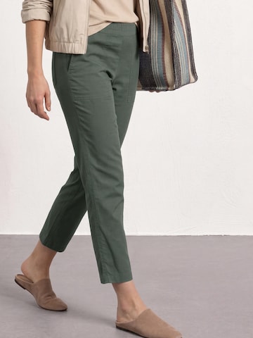 STREET ONE Slim fit Chino Pants in Green: front