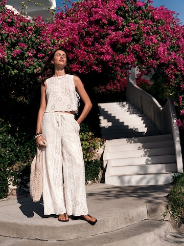 balta Next Plačios klešnės Kelnės