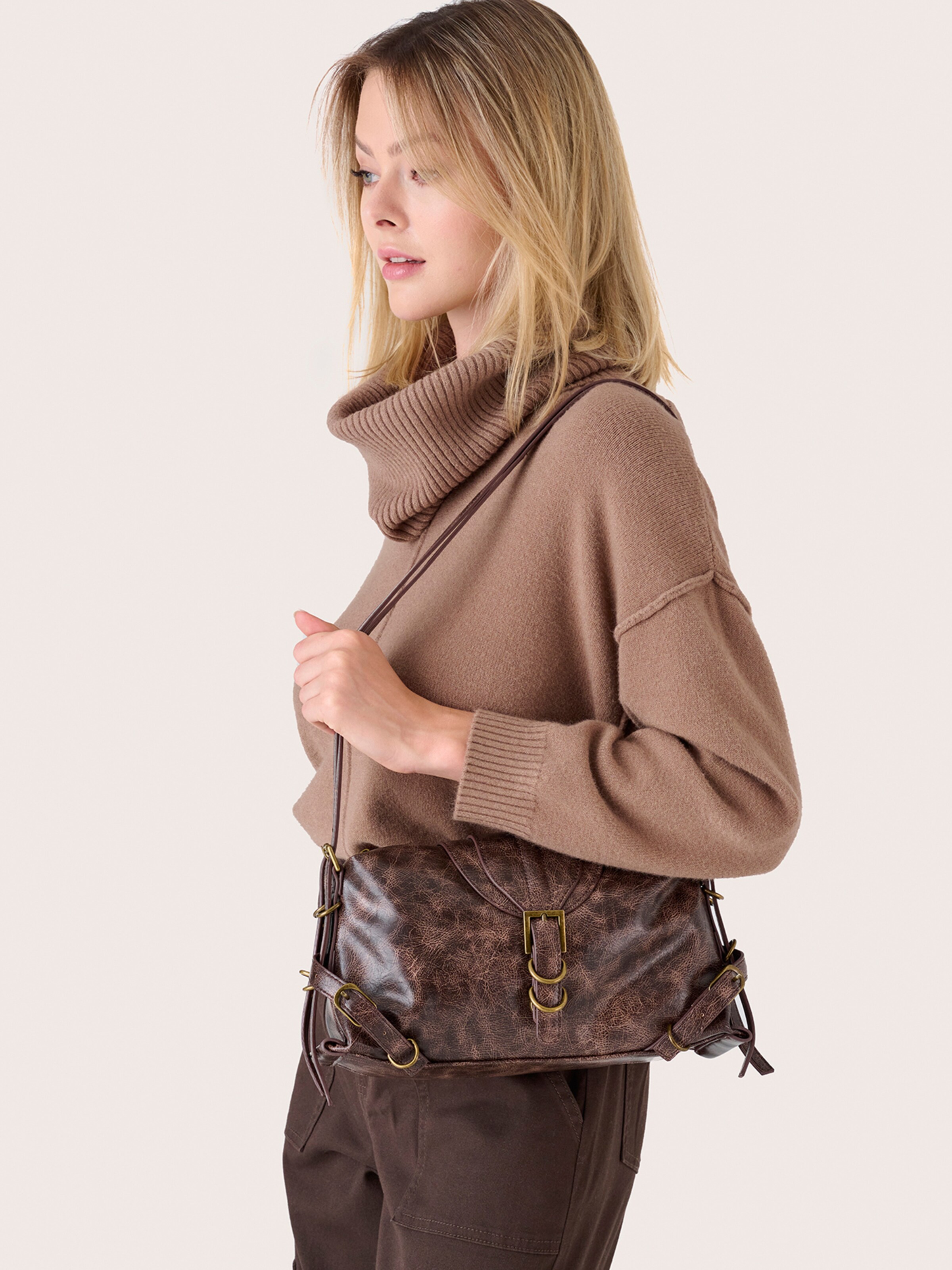 Camomilla Italia Shoulder Bag in Brown: front