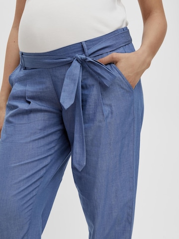 regular Pantaloni con pieghe 'Milana' di MAMALICIOUS in blu