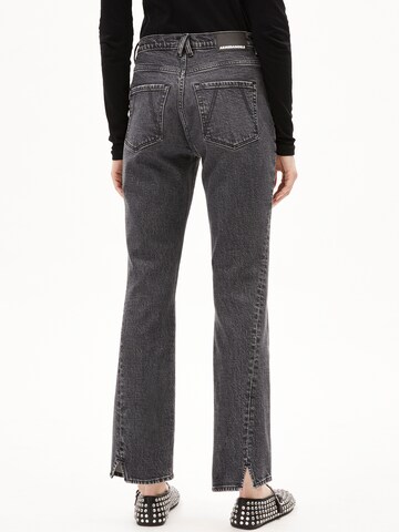 Coupe slim Jean ' VELAARI ' ARMEDANGELS en gris