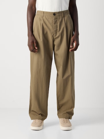 Calvin Klein Baggy Pleat-front trousers in Green: front