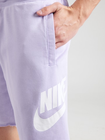 Nike Sportswear - Loosefit Pantalón 'CLUB ALUMNI' en lila