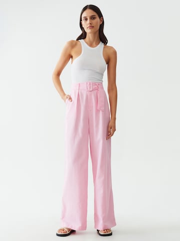 Calli Loose fit Pleat-Front Pants in Pink