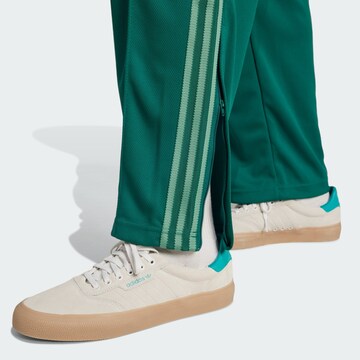 Regular Pantaloni de la ADIDAS ORIGINALS pe verde