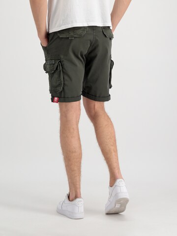 ALPHA INDUSTRIES Regular Shorts in Grau