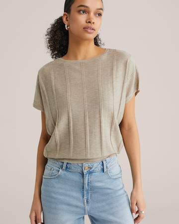 Pulover de la WE Fashion pe bej: față