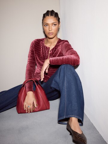 sarkans Next Adīta jaka