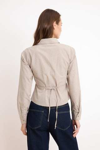 Trendyol Blouse in Brown