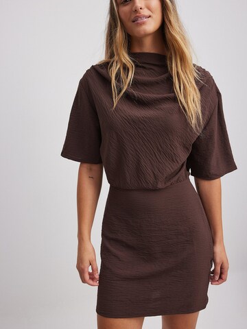 NA-KD Kleid in Braun