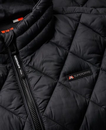 Veste mi-saison 'Fuji Lite' Superdry en noir
