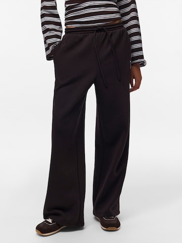 PIECES Wide leg Pants 'PCVALENTINA' in White: front