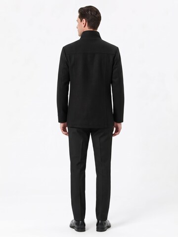 Cappotto invernale 'Nahtverlauf' di ALLTHEMEN in nero