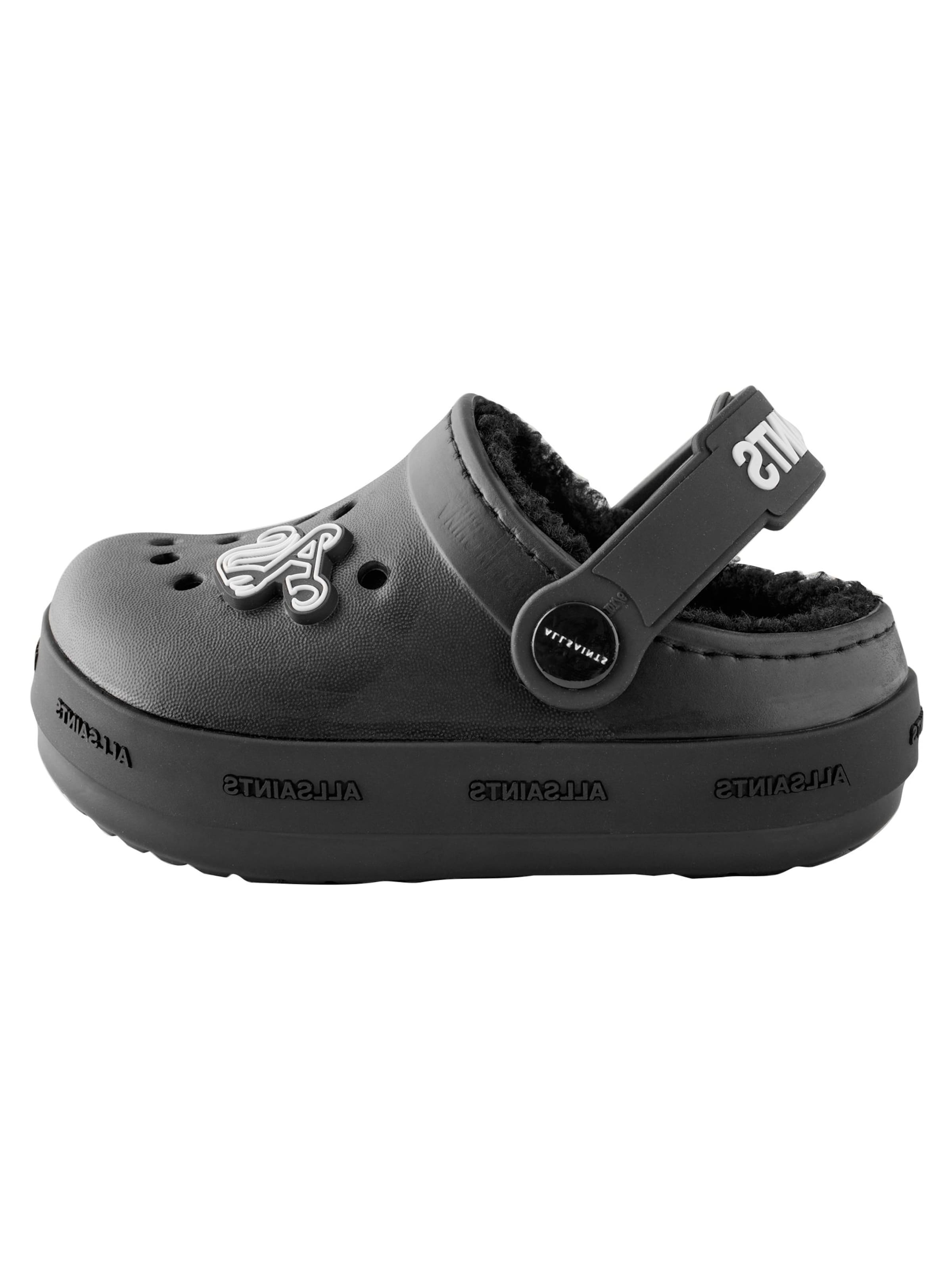 smALLSAINTS Открытая обувь в Черный: спереди