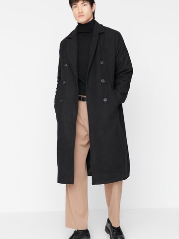 Trendyol Between-Seasons Coat in Black: front