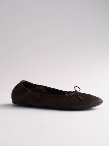 The Set Ballerina in Braun