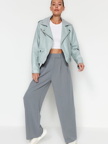 Wide leg Pantaloni con pieghe di Trendyol in grigio