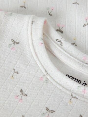 NAME IT - Camiseta 'NMFFICHERRY' en blanco