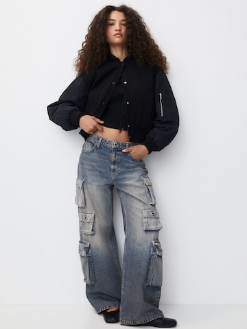 Pull&Bear Loosefit Cargojeans i blå