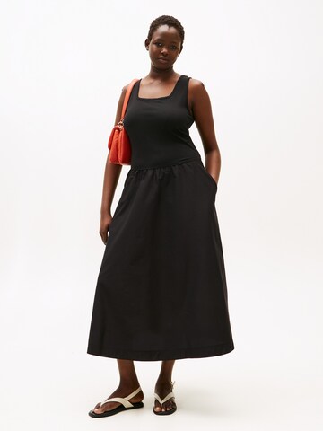 Abito di Tommy Hilfiger Curve in nero: frontale