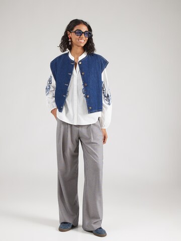 Bluză de la MORE & MORE pe alb