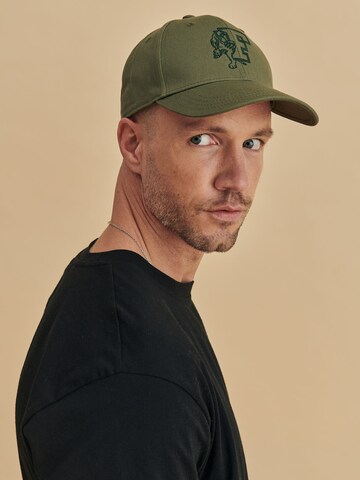 DAN FOX APPAREL Pet 'Amir' in Groen