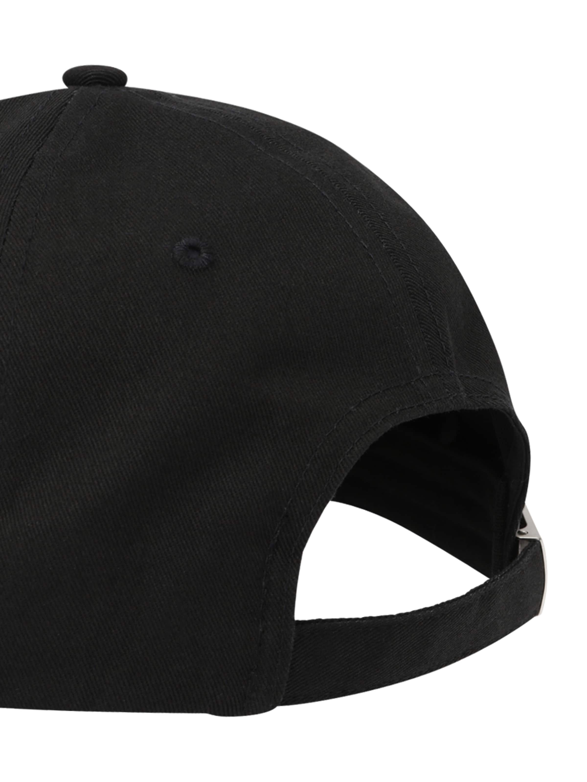 Șapcă de la Calvin Klein pe negru