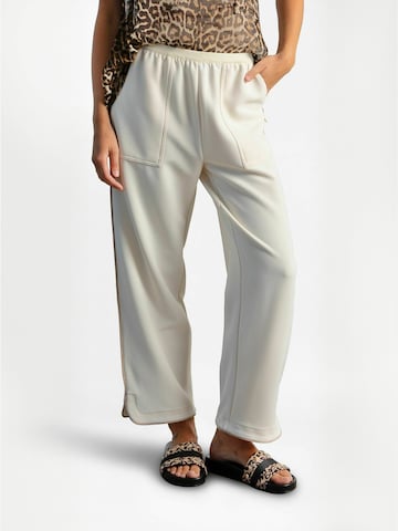 Coster Copenhagen Regular Broek ' Pants ' in Wit: voorkant