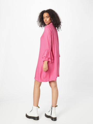 Robe 'Flower' Line of Oslo en rose