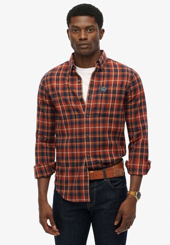 Coupe regular Chemise Superdry en orange : devant