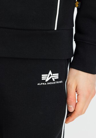 regular Pantaloni sportivi di ALPHA INDUSTRIES in nero