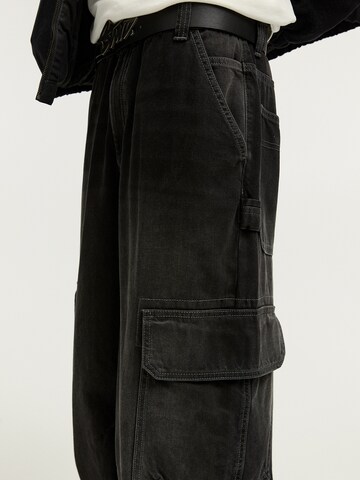 Pull&Bear Wide leg Cargojeans i svart
