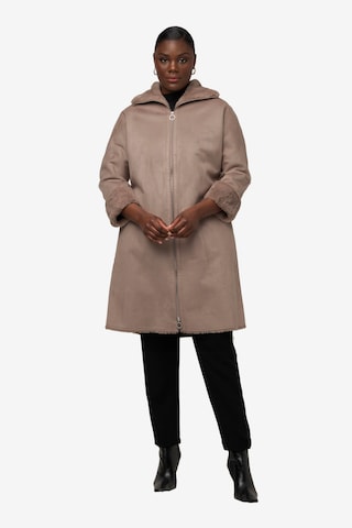 Manteau d’hiver Ulla Popken en beige : devant