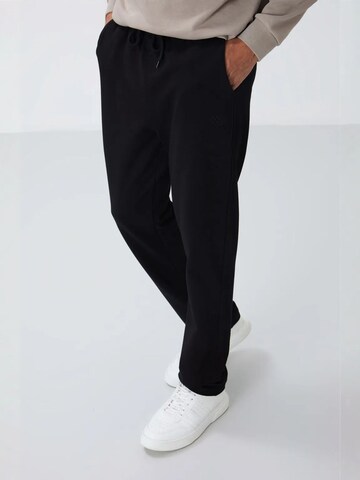 Tommy Life Regular Workout Pants 'Jogginghose' in Black
