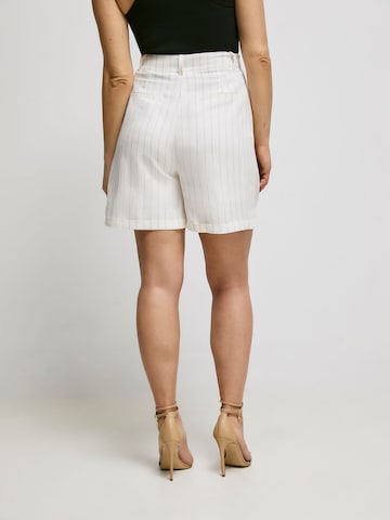 ABOUT YOU x Iconic by Tatiana Kucharova Loose fit Pleat-Front Pants in White