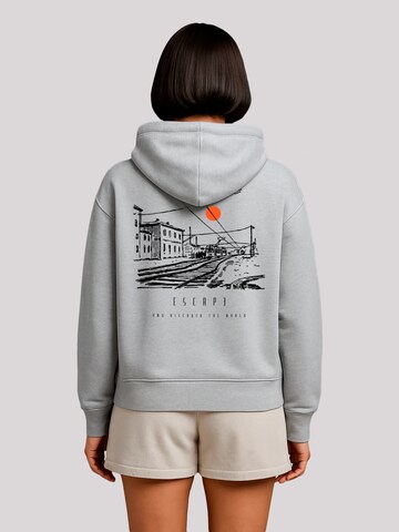 Sweat-shirt 'Escape Discover the World Town Train Station' F4NT4STIC en gris : devant