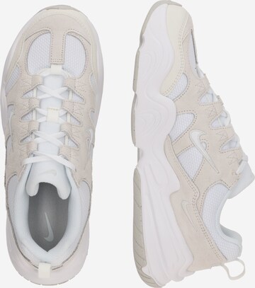 Sneaker low 'TECH HERA' de la Nike Sportswear pe alb