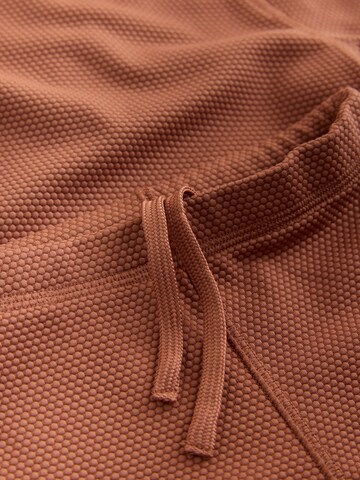 Protecție UV de la Next pe maro