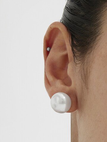 Orecchini 'Nandi' di Luxenter in bianco