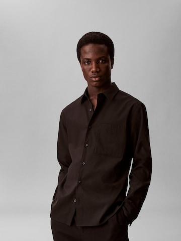 Calvin Klein Regular Fit Businesshemd in Schwarz: Vorderseite