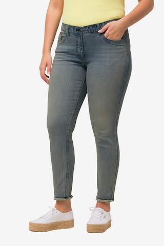 Ulla Popken Slimfit Jeans in Blauw: voorkant