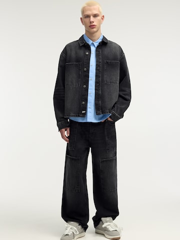 Pull&Bear Regular fit Prehodna jakna | črna barva