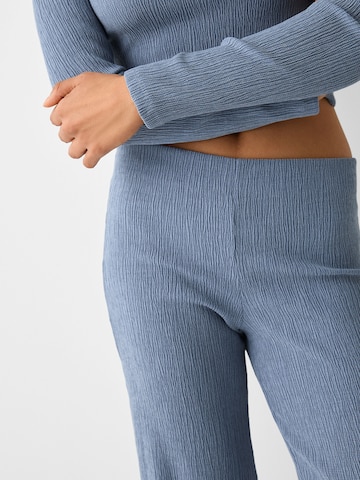 Bershka Flared Broek in Blauw