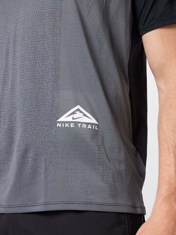 NIKE - Camisa funcionais 'Rise 365' em preto