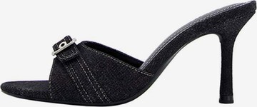 Bershka Sandały w kolorze czarny