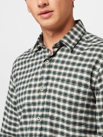 s.Oliver جينز مضبوط قميص بلون أخضر
