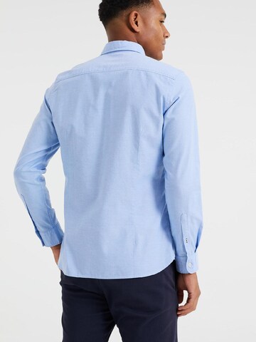 Slim fit Cămașă de la WE Fashion pe albastru