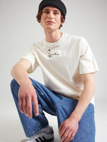 Tricou de la Karl Kani pe alb