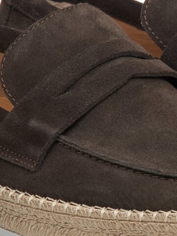 Estro Moccasin '09-4560' in Brown