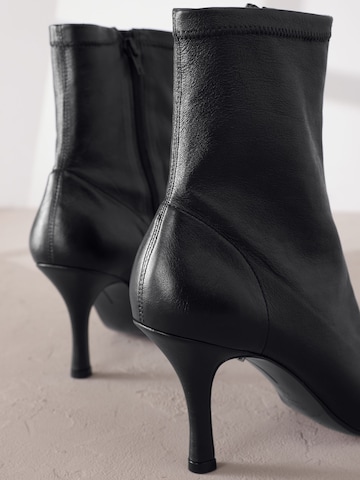 Next Bootie in Black